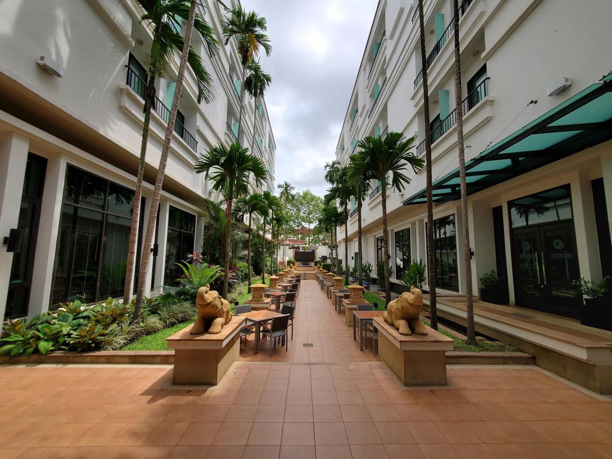 Tara Angkor Hotel Siem Reap Exterior photo